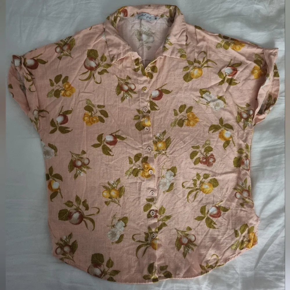 Petal & Pup Cecily Short Sleeve Button Down Top - Picture 3 of 8